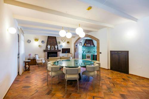 Viesnīcas āriene, Exclusive Villa With Pool Near Caserta in Alvignano
