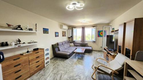 Zen Lodge, with private parking next to Paradise, Sofia