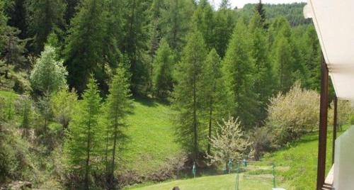 Kilátás, Les biches in Roubion