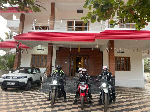 Charming luxurious Villa facing in front of lush rice farm in Ankola