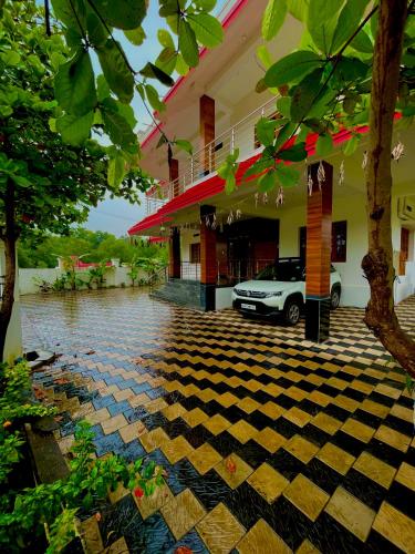 Charming luxurious Villa facing in front of lush rice farm in Ankola