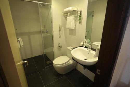 Bathroom, Imperial Riverbank Hotel in Kuching