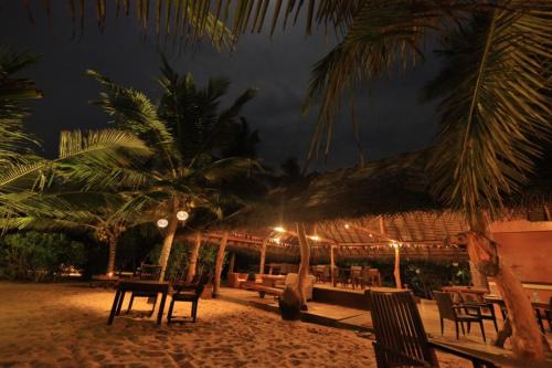 レストラン, Mangrove Beach Cabana in タンガラ