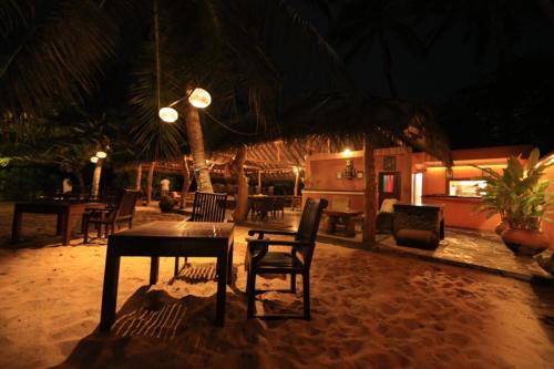 レストラン, Mangrove Beach Cabana in タンガラ