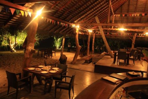 レストラン, Mangrove Beach Cabana in タンガラ