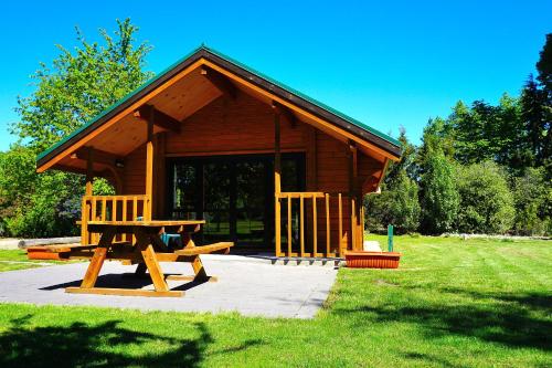 ทัศนียภาพภายนอกโรงแรม, มิราเบล ชาเลต์ (Mirabell Chalets) in อเล็กซานดรา