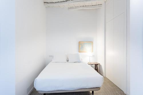 Abades I by Home at Homes - image 2