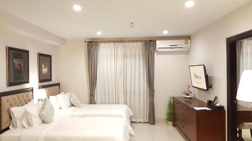 room detail thumbnail 1