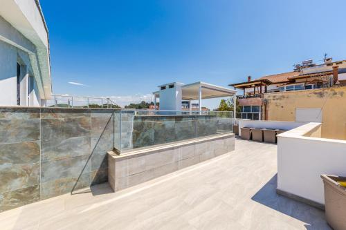 Rooftop Apartment with Private Pool by PikHost - image 5