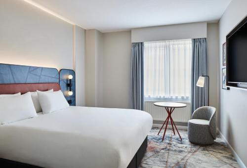 room detail thumbnail 1