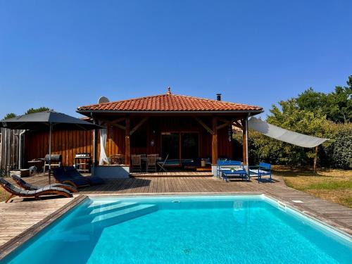 TI CASE Vacation - pool, lakes and forest by bike