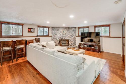 Close to Hospitals and Downtown Cleveland Home in 北阿姆斯特德