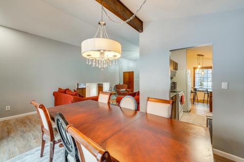 Close to Hospitals and Downtown Cleveland Home in 北阿姆斯特德