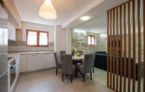 virtuve, Lovely Home In Zmijavci in Podbablje