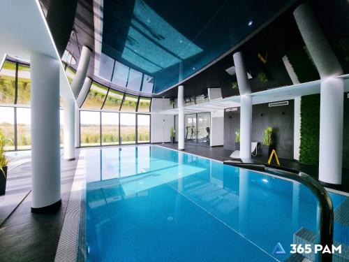 365PAM - Silver Westin House - PARKING, BASEN, JACUZZI, SAUNA, SIŁOWNIA, PLAC ZABAW W CENIE – khách sạn tại Radzikowo