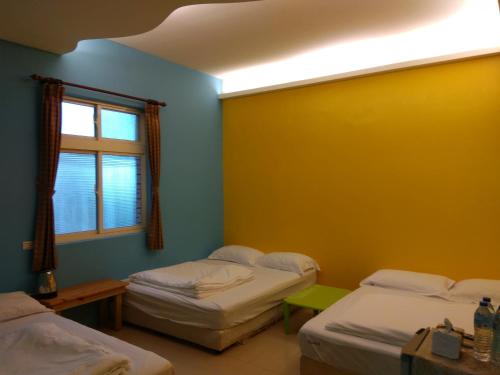 3 double beds