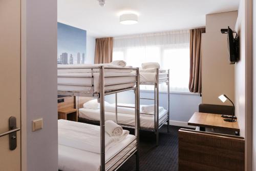 Rotterdam Teleport Hotel - image 5