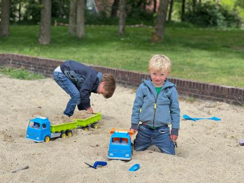 Játszótér, Timmerholt Vakantiehuis 143 in Westerbork