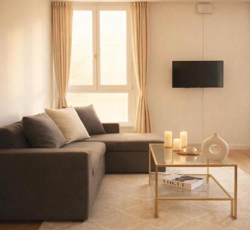 Central Paris - Executive apartment with lift for 8, Paryż