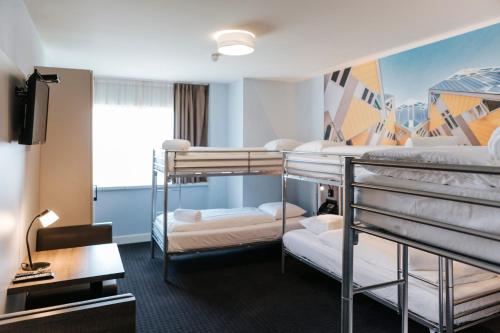 Rotterdam Teleport Hotel Room Type - Budget 6-Person Room