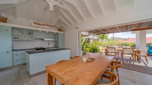 A Caribbean Gem With Stunning Hill and Ocean View in Saint-Jean