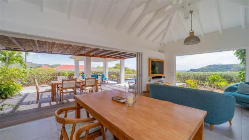 A Caribbean Gem With Stunning Hill and Ocean View in Saint-Jean