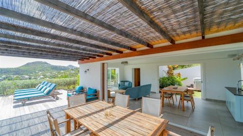 A Caribbean Gem With Stunning Hill and Ocean View in Saint-Jean