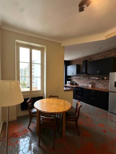 Renovated 2-room apartment Sleeps 4 Tram and shops nearby