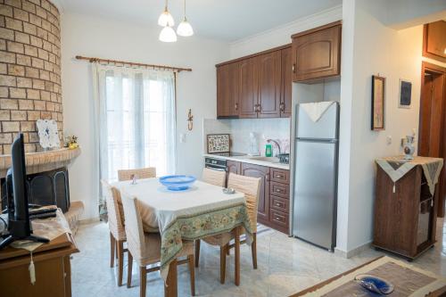 Mountain Voyage Residences - Serene Lesvos Retreats in Parakila