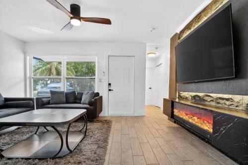 Heated Pool Home - Mini Golf & Soccer & Firepit in Emerald Hills