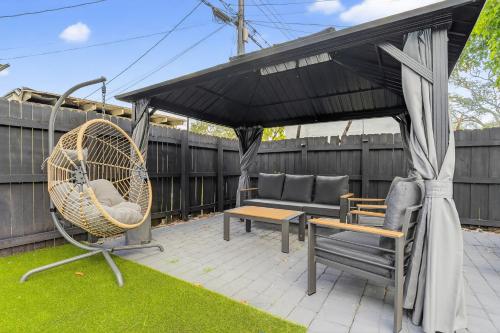 Facilities, Heated Pool Home - Mini Golf & Soccer & Firepit in Emerald Hills