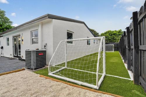 Garden, Heated Pool Home - Mini Golf & Soccer & Firepit in Emerald Hills