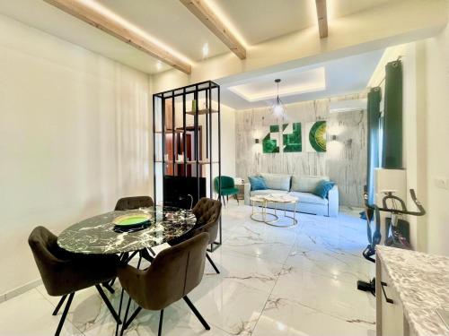 Athens Flat with Gym Equipment 3 minutes to Metro, Афины