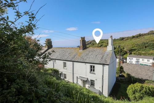 Coastguard Cottage - set in an elevated position with fabulous views overlooking Portloe gîte à louer Shag Rock