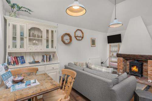 The Nook, 1 Bedroom Cottage with Indoor Fireplace gîte à louer Grendon Underwood