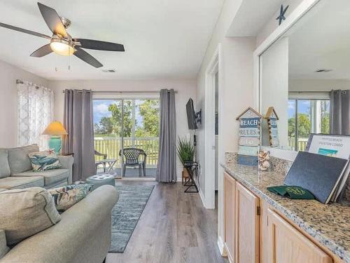 River Oaks Condo-King Bed, Balcony, Pools+Hot Tub – khách sạn tại Đảo Pine