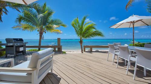 Incredible Beach Front Villa! – khách sạn tại George Town
