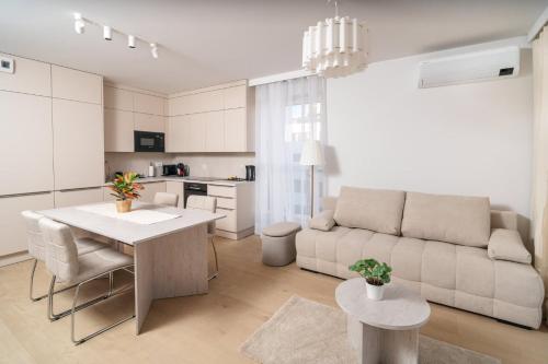 Beige Harmony Residence for Family & Business with Parking and AC by UniqueRent – khách sạn tại Jagodno