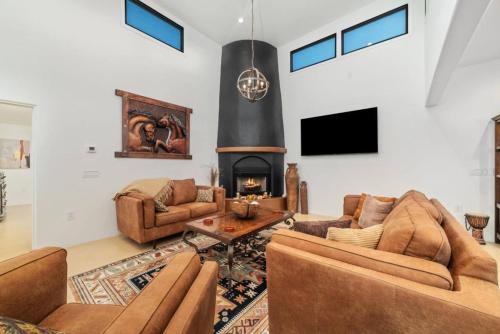 Private Luxury Gem w/ Pool & Spa near Mt. Lemmon! – khách sạn tại Tanque Verde