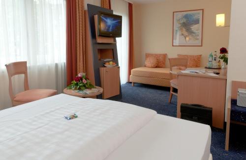Hotel Plaza - image 11