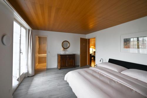 Three-Bedroom Apartment with Balcony