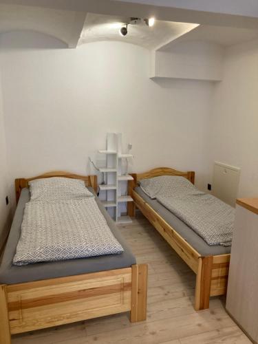 2 bedrooms, 4 beds