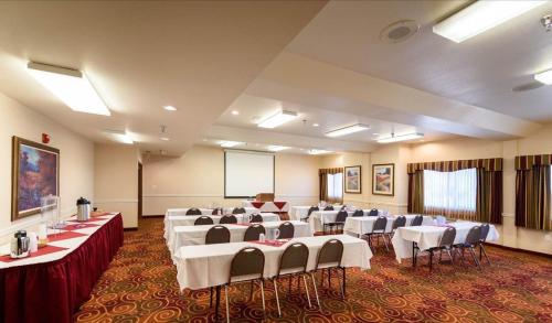 Crystal Inn Hotel & Suites - Great Falls - image 13