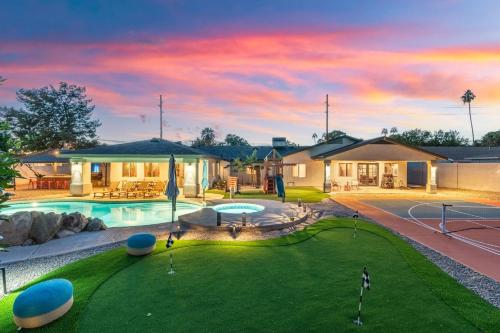 Heated Pool Pickleball Mini Putt Gym Sleeps 24 – khách sạn tại Bắc Phoenix