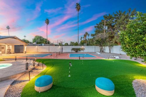 Heated Pool Pickleball Mini Putt Gym Sleeps 24 in North Phoenix