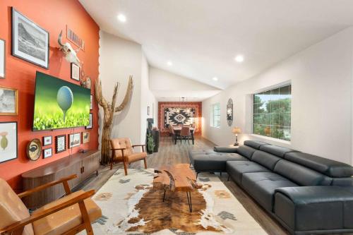 Heated Pool Pickleball Mini Putt Gym Sleeps 24 in North Phoenix