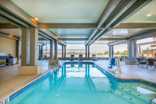 Swimming pool, The Lodge at Columbia Point in Richland (WA)