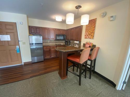 2 bedrooms, 4 beds