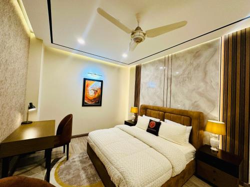 Luxury 1BR Zeta Mall – khách sạn tại DHA Phase II