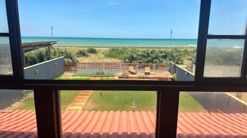 Casa de Praia Pé na Areia - Acesso a Praia Privativa – khách sạn tại Unamar